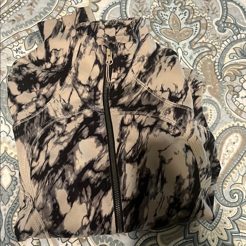Lululemon Jacket Size 2 - Picture 3 of 3